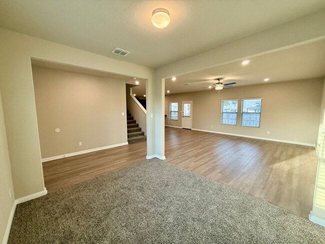 Building Photo - Modern Comfort and Stylish Living