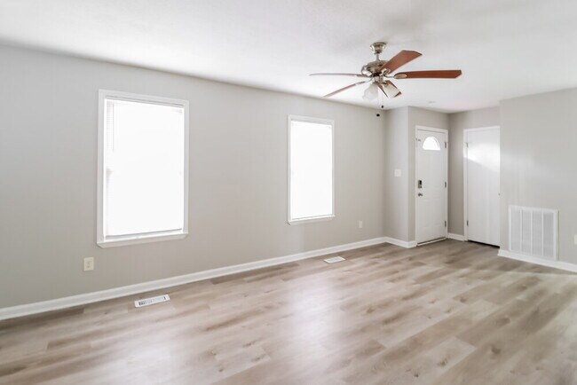 Foto del edificio - 3449 Pinehurst Rd
