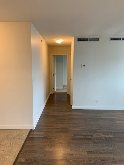 Photo du bâtiment - 2501-918 Cooperage Way