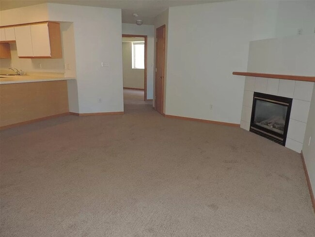 Building Photo - Great location- 2-bedroom, 1-bath condo in Coralville
