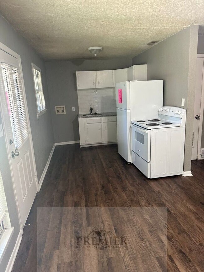 Foto del edificio - 6205 E 152nd Ter #A, Grandview, MO 64030 2...