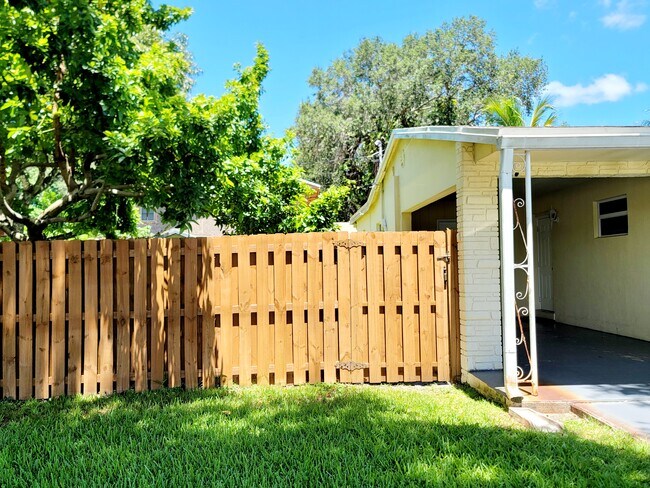 Building Photo - 3131 SW 64th Ave
