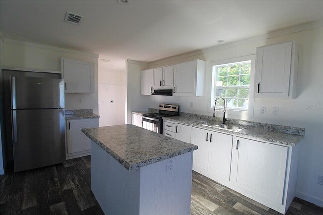 Building Photo - 4117 10th St Ct E