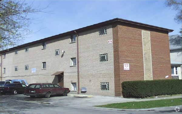 Primary Photo - 2732 S 60th Ct