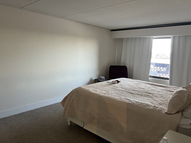 Building Photo - 1500 Worcester Rd