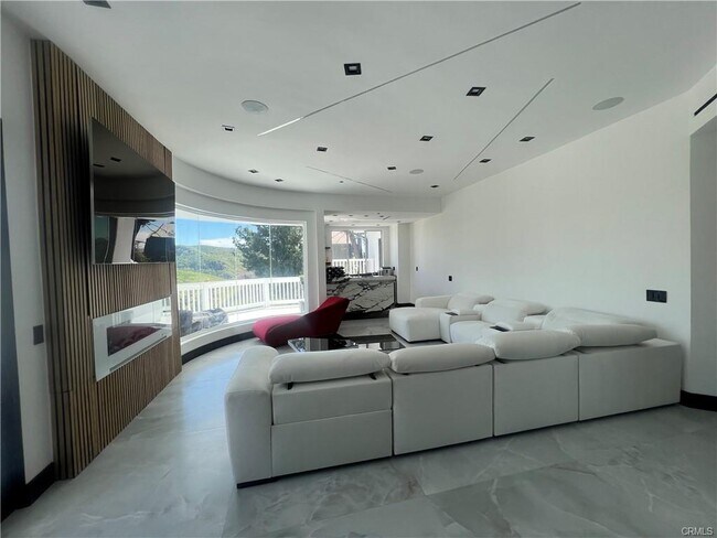 Foto del edificio - 70 Dapplegray Rd