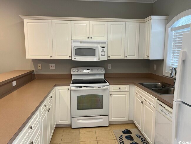 Building Photo - 4139 Hibiscus Dr