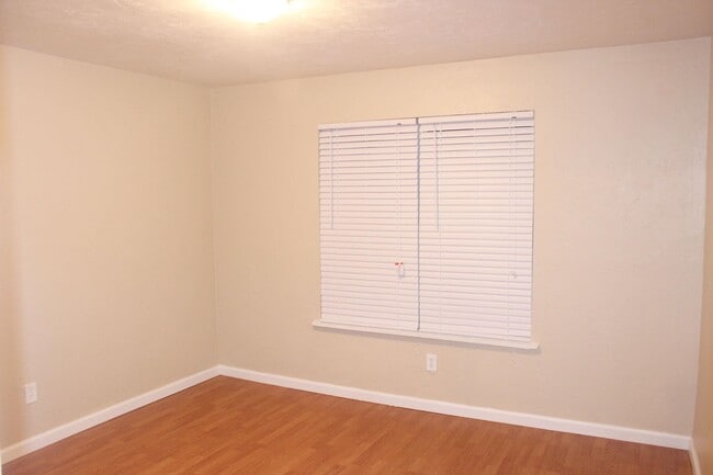 Building Photo - 1550 Blountstown St