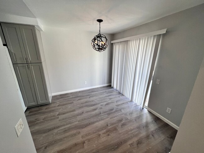 Building Photo - COMING SOON! 3-Bedroom Condo with Epoxy Garage in Vista Fairways, Valencia!