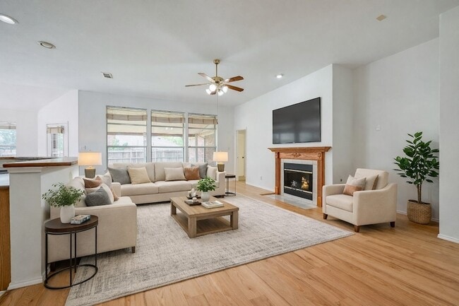 Building Photo - 304 Mimosa Dr