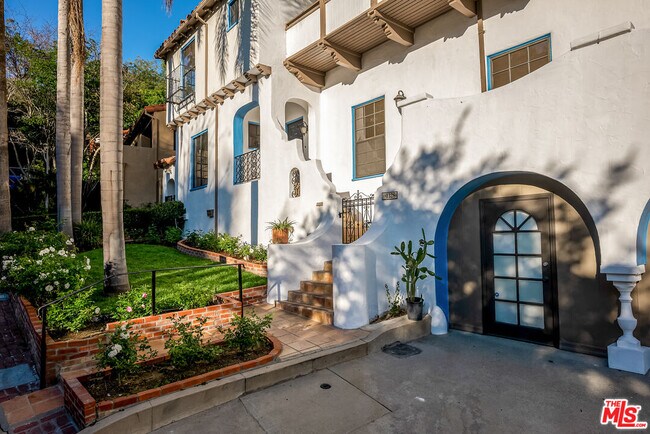 Foto del edificio - 1328 Sierra Alta Way