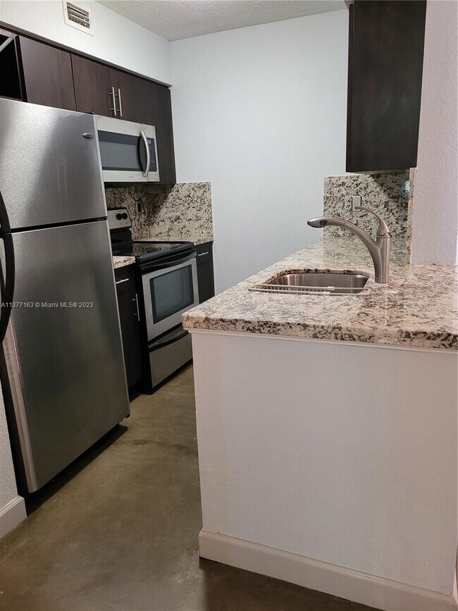 Building Photo - 2890 N Oakland Forest Dr