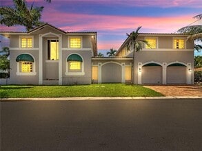 Building Photo - 851 N 11th Ave