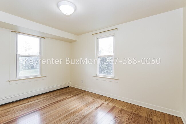 Building Photo - Charming 3-Bedroom, 2-Bath Home with Large Yard and Detached 2-Car Garage