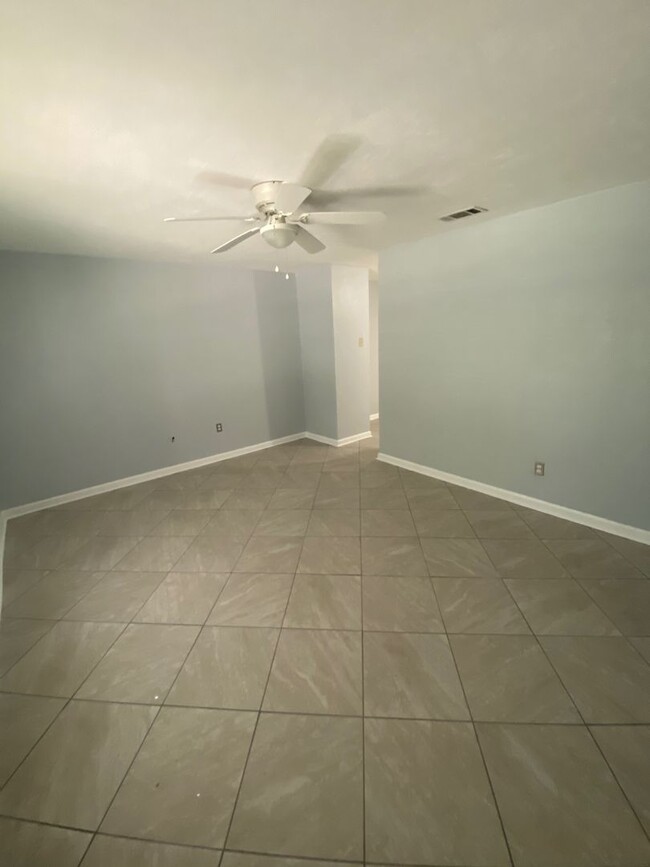 Building Photo - 2/1 Duplex in NW Tallahassee