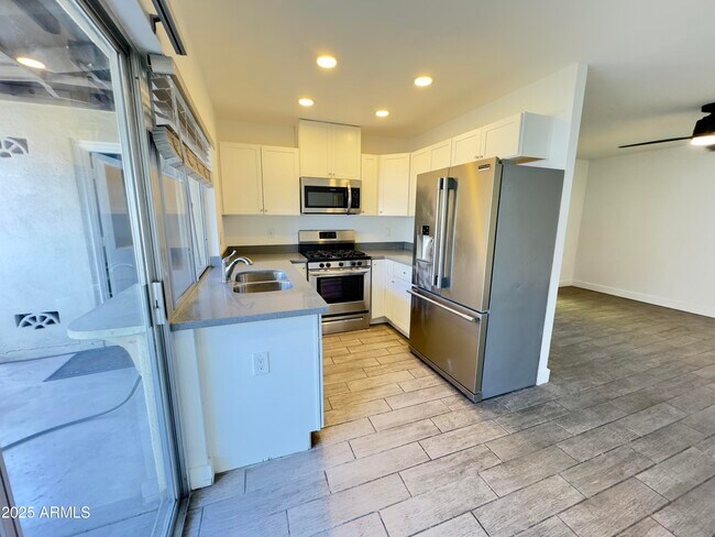 Foto del edificio - 1021 W Mission Ln