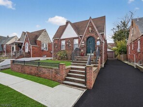 Building Photo - 2096 Lentz Ave