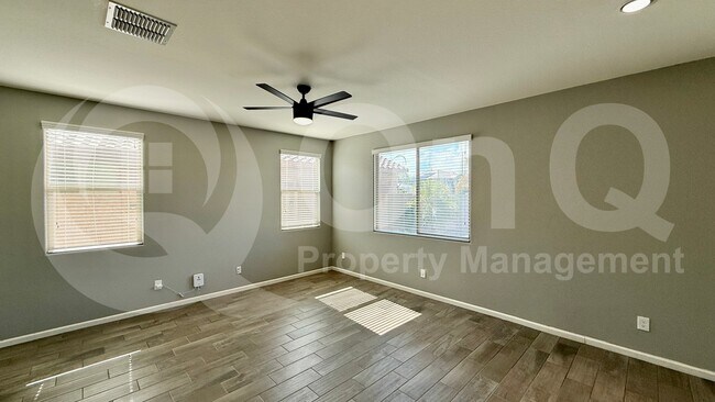 Foto del edificio - 3844 E Sourwood Dr