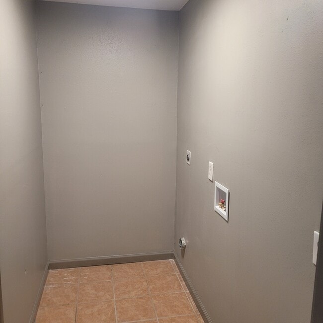 Building Photo - 7801 Unity Dr