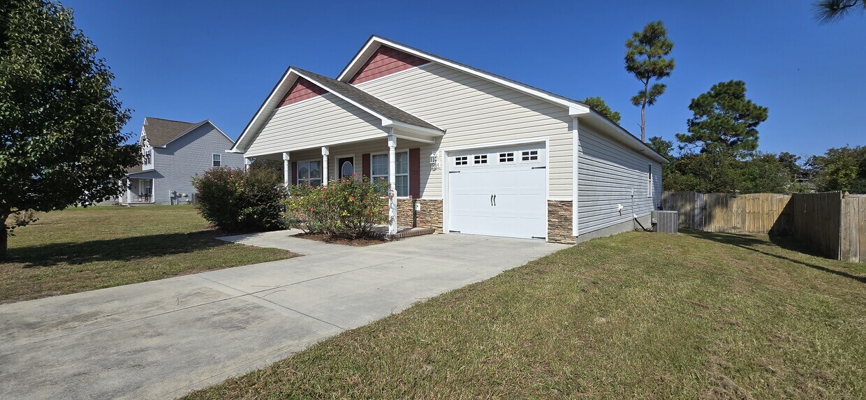 Foto principal - 604 Parsley Dr