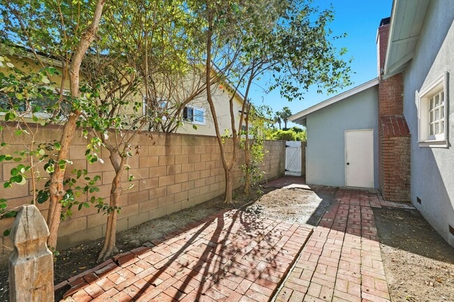 Building Photo - 23723 Aetna St