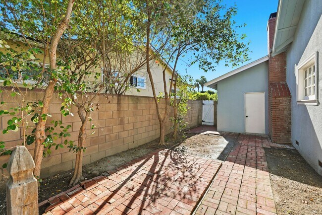 Foto del edificio - 23723 Aetna St