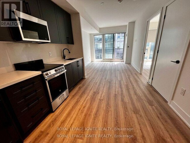 Photo du bâtiment - 2450 Old Bronte Rd