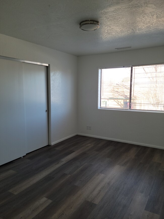 Building Photo - 119 S Florence St