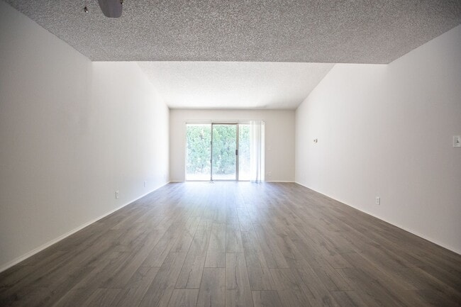 Building Photo - SWINGWOOD