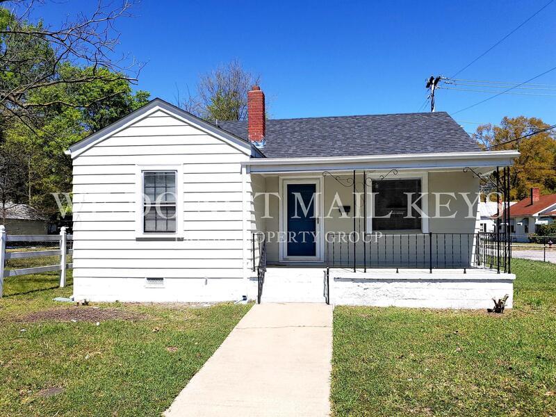 Primary Photo - 400 Dexter St