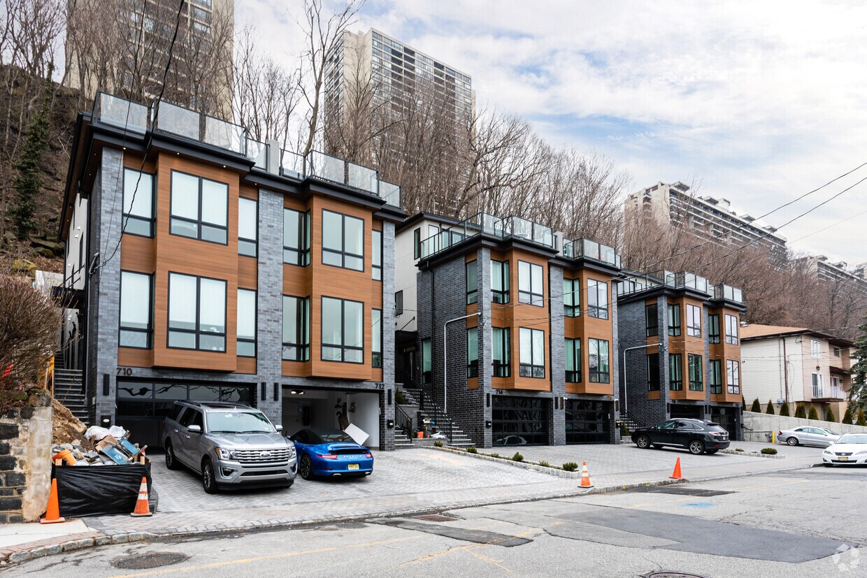 Building Photo - 710 Undercliff Ave