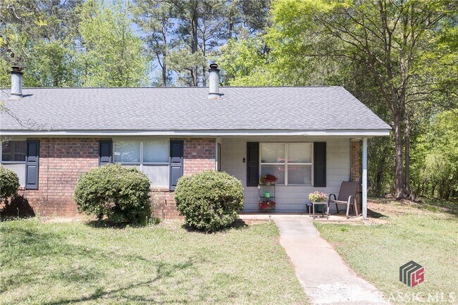 Building Photo - 1170 White Oak Dr