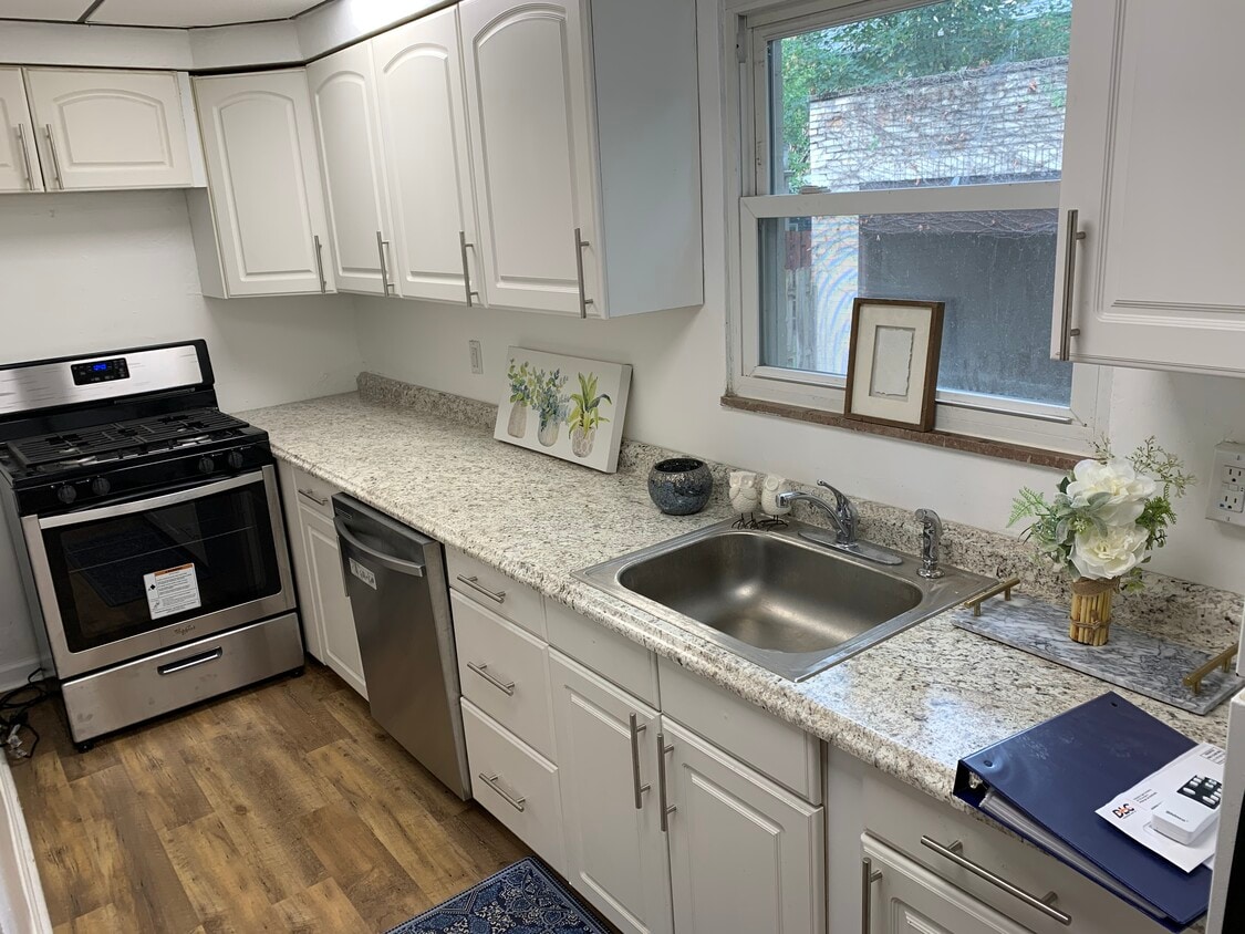 Kitchen - 351 Stratford Ave (Pittsburgh, PA)