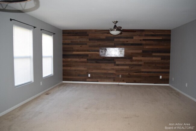 Foto del edificio - 8549 Hawthorn Hill