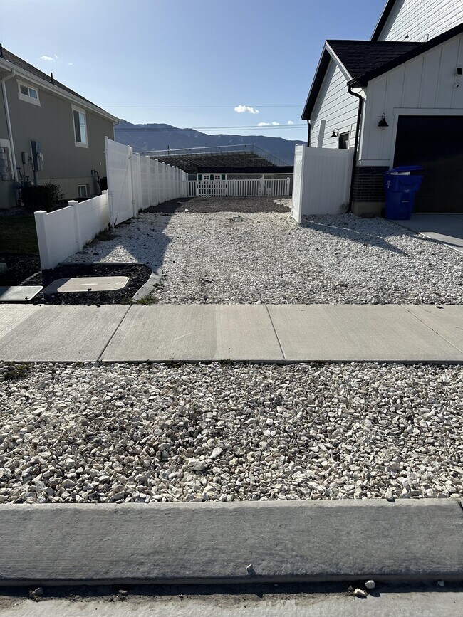 Building Photo - 4554 N Mt Ellen St