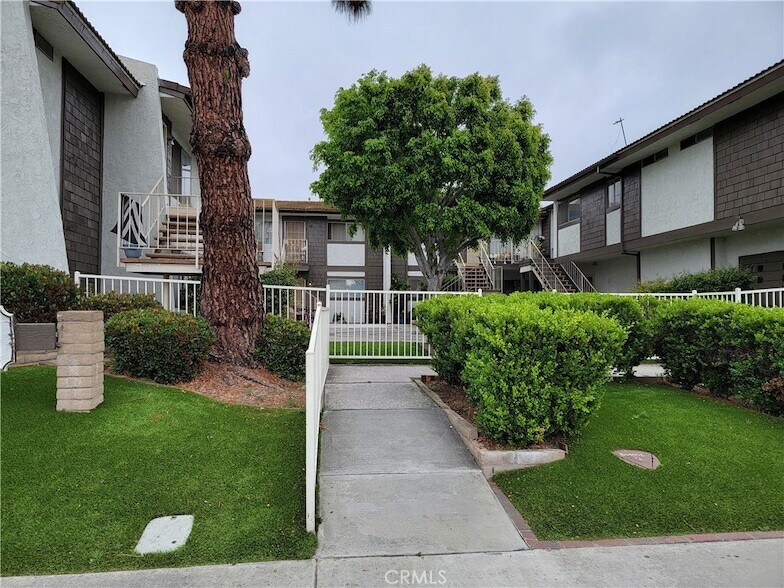 Building Photo - 6540 Knott Ave