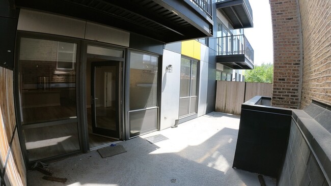 Building Photo - 1554 N Talman Ave