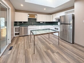 Building Photo - 1517-1544 44 St SE