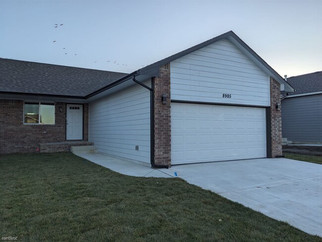 Building Photo - 4 br, 3 bath Duplex - 8985 East Chris Street