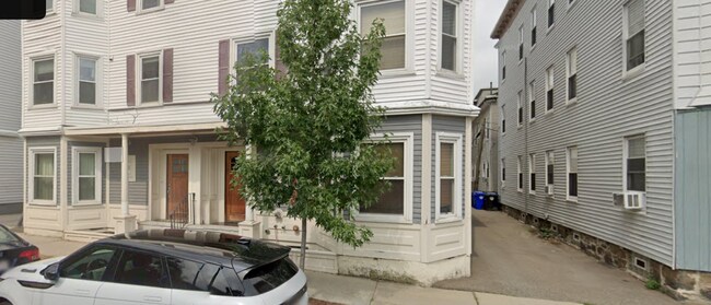 Building Photo - 10 Homer St