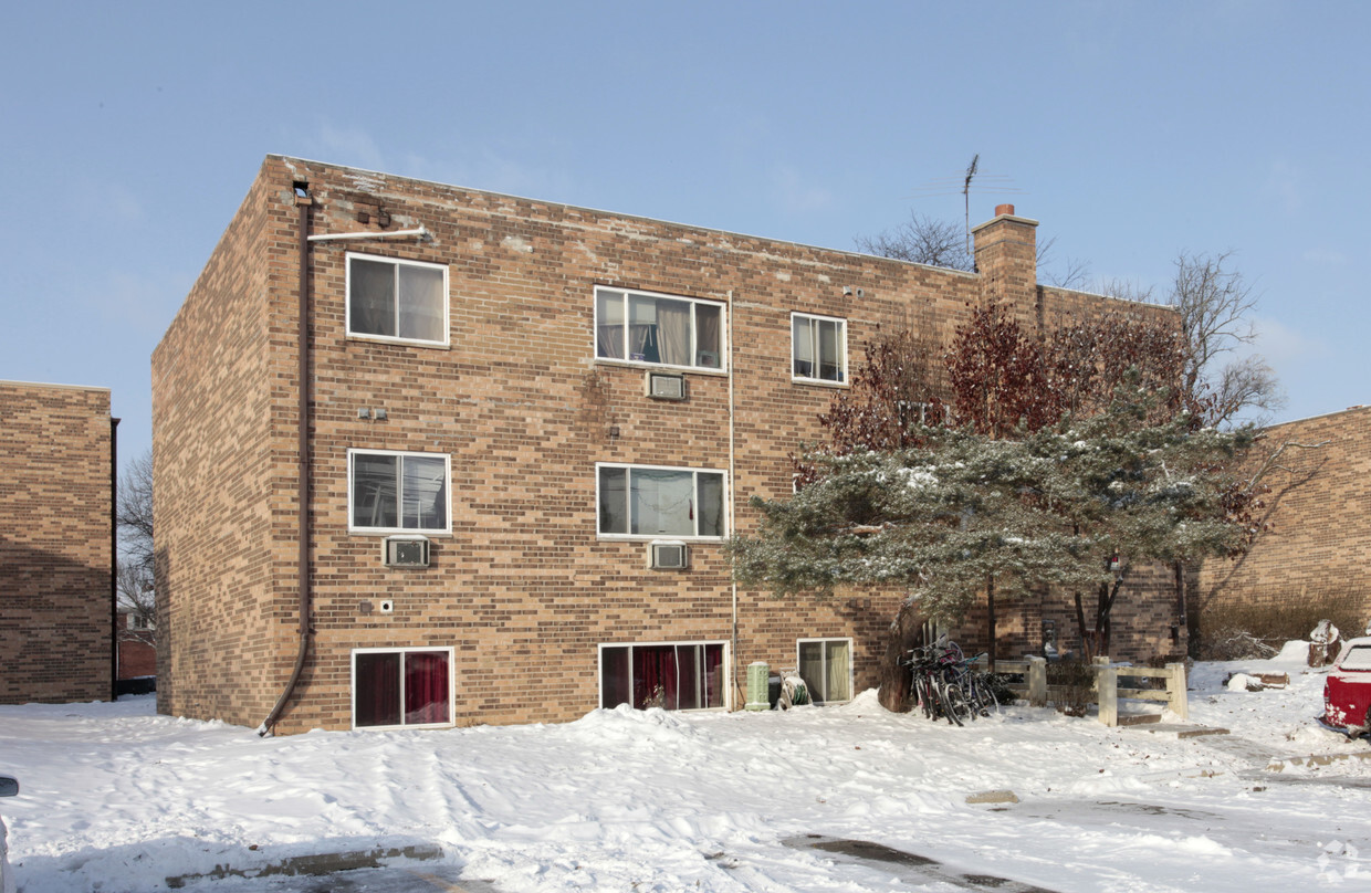 Primary Photo - 1145 Boxwood Dr