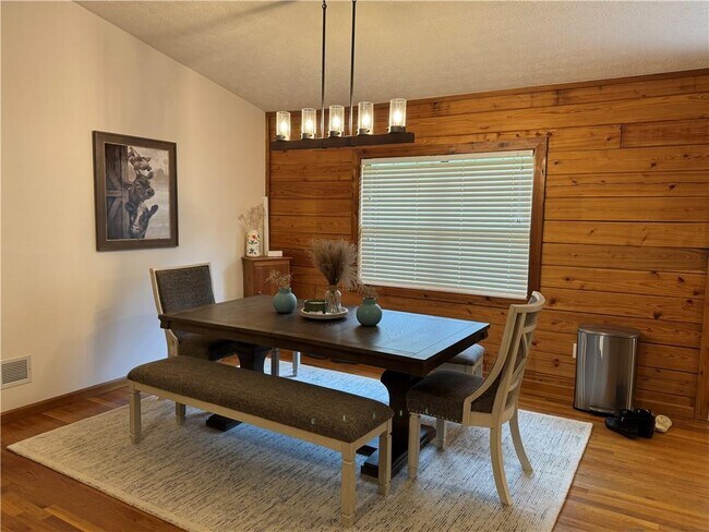 Building Photo - 8911 Daer Water Dr