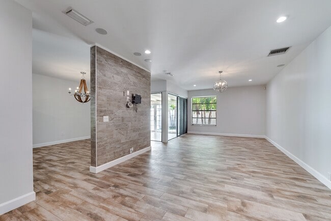 Building Photo - 11311 SW 134th Ave