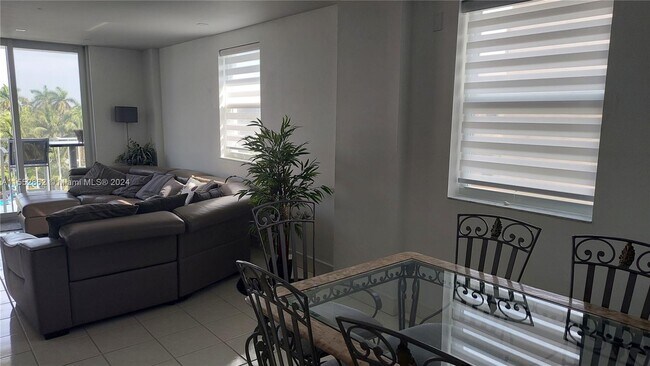 Foto del edificio - 1731 SE 15th St