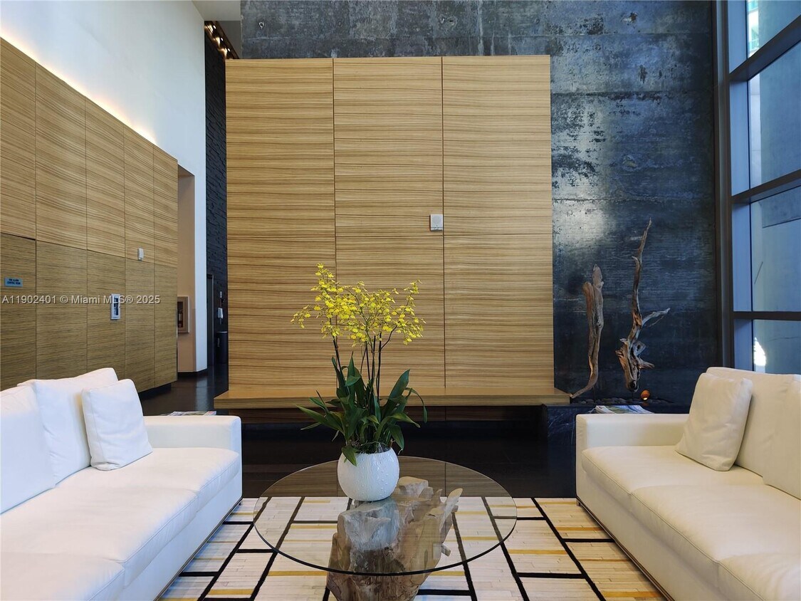 Primary Photo - 888 Biscayne Blvd