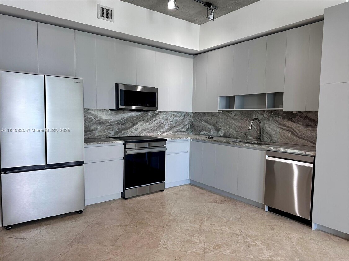 Primary Photo - 2275 Biscayne Blvd Blvd