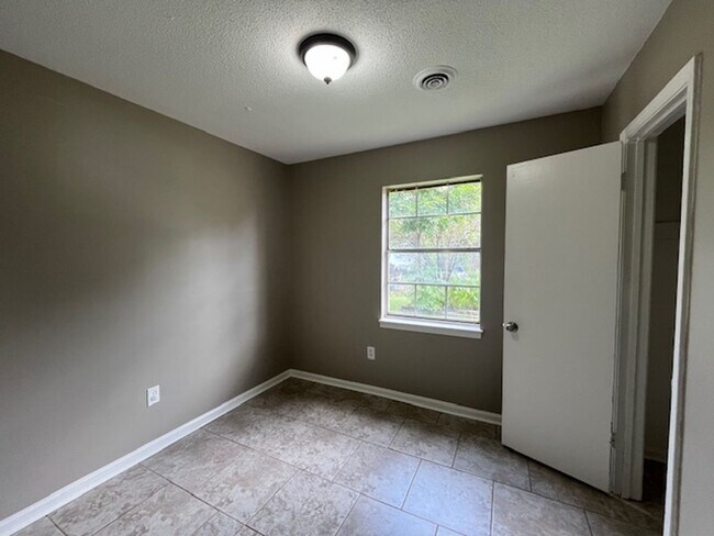 Foto del edificio - Renovated 3 Bedroom 1.5 Bath Home for Rent!!