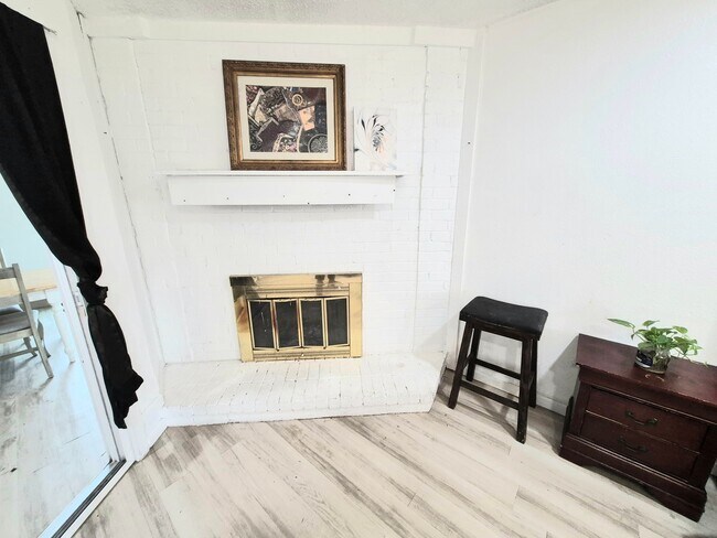 Foto del edificio - 1533 Bosque Dr