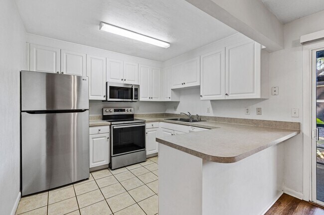 Foto del edificio - Lovely 3 bedroom 2 1/2 bath condo in Crick...