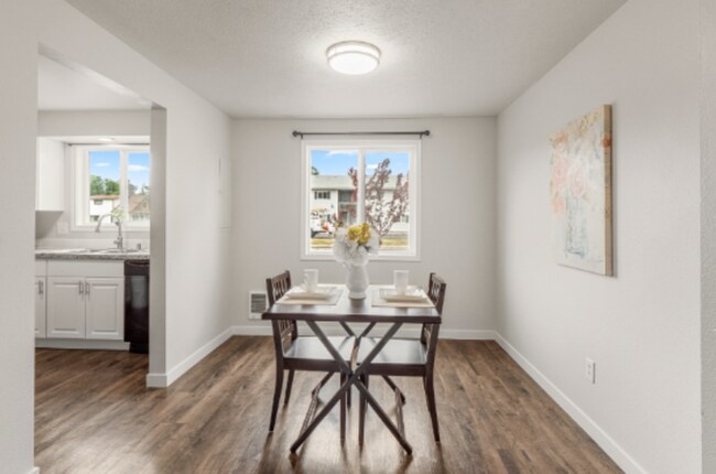 Building Photo - 2003 E Desmet Ave